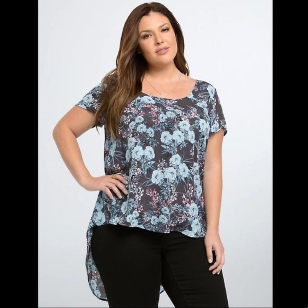 Torrid Womens 3X Gray/Blue Floral Short Sleeves Scoop Neck Hi-Low Blouse Top